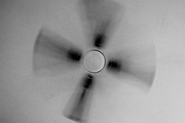 P_4410_rotating_fan_as_seen_from_rotatin_bed_01