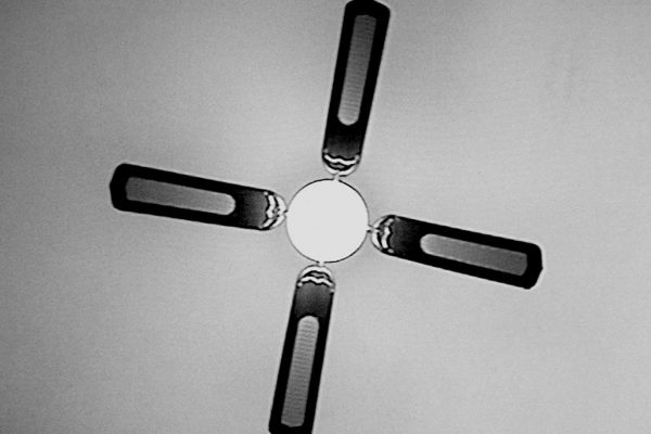 P_4410_rotating_fan_as_seen_from_rotatin_bed_03