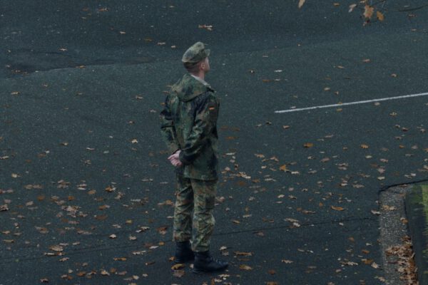 The_Uniformed_EinbaumFilm_02