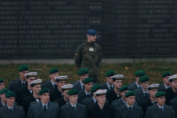 The_Uniformed_EinbaumFilm_03